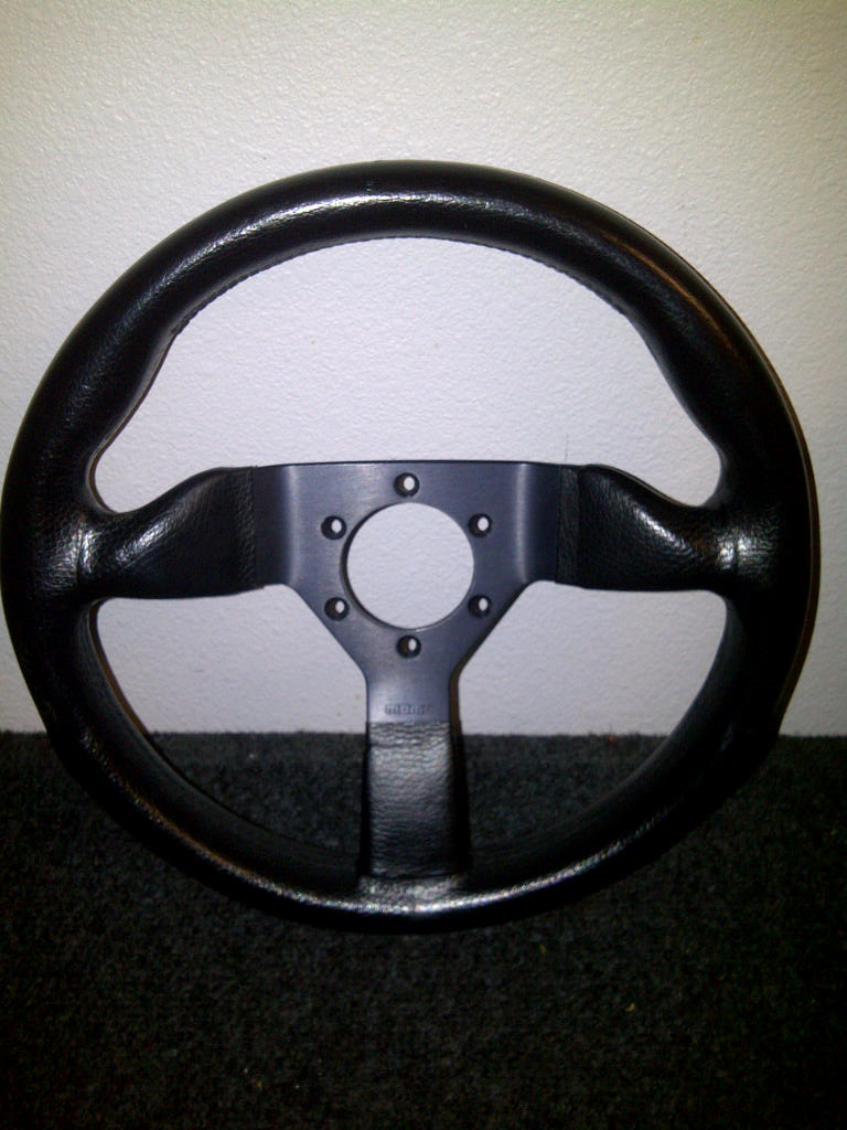 914world Com Fs Momo Steering Wheel Hub And Horn Button