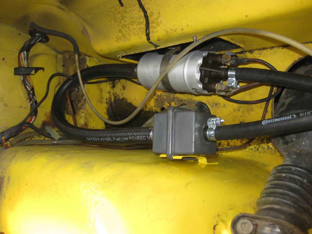 914World.com | '75-'76 under gas tank fuel filter bracket | Porsche 914 Fuel Filter | | 914 World
