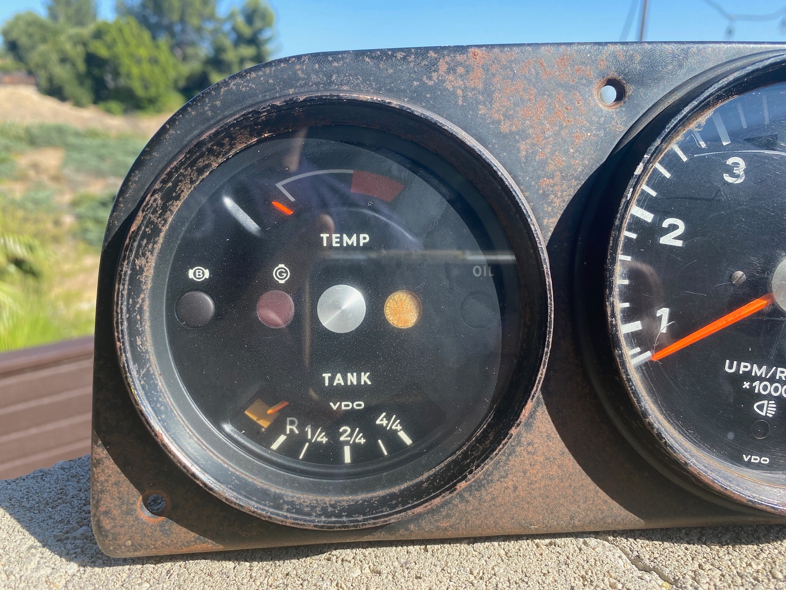 DateMatched Set ’73 2.0 Gauges w/ Rare Silver Dot Combo Gauge